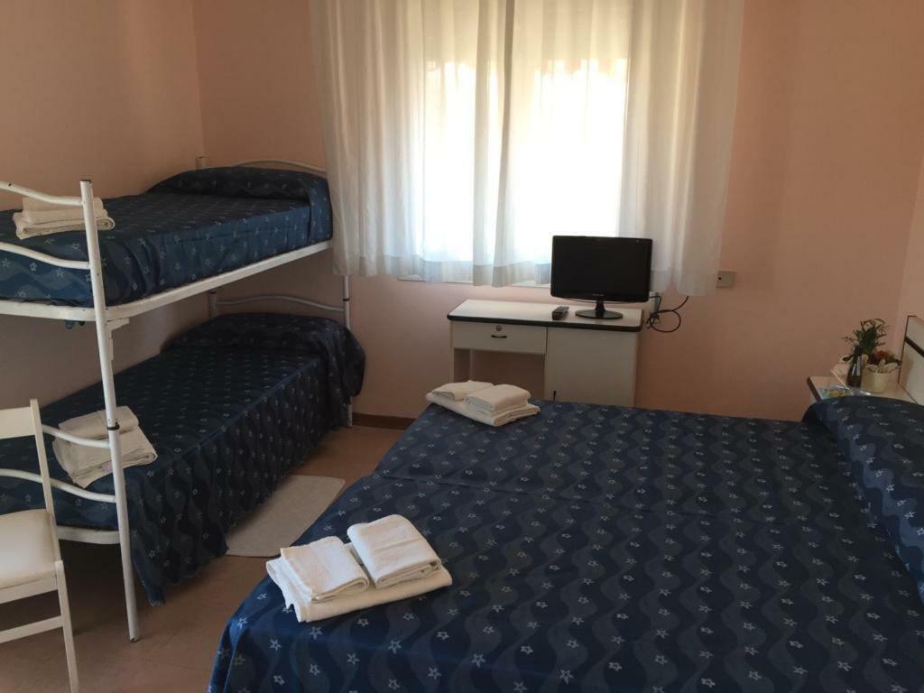 Hotel Ville De Paris Riccione Bagian luar foto