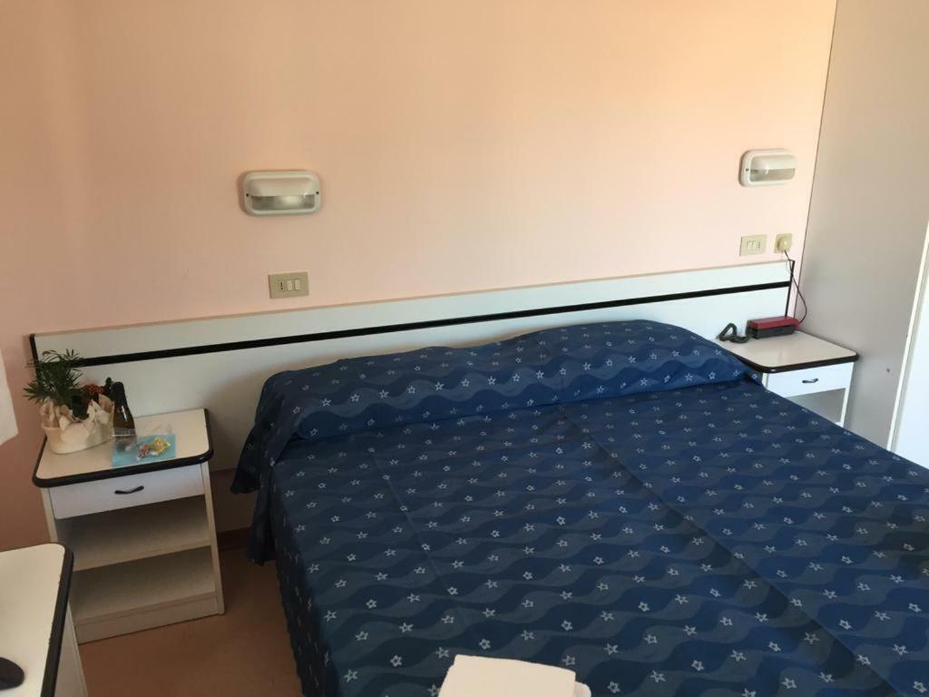 Hotel Ville De Paris Riccione Bagian luar foto