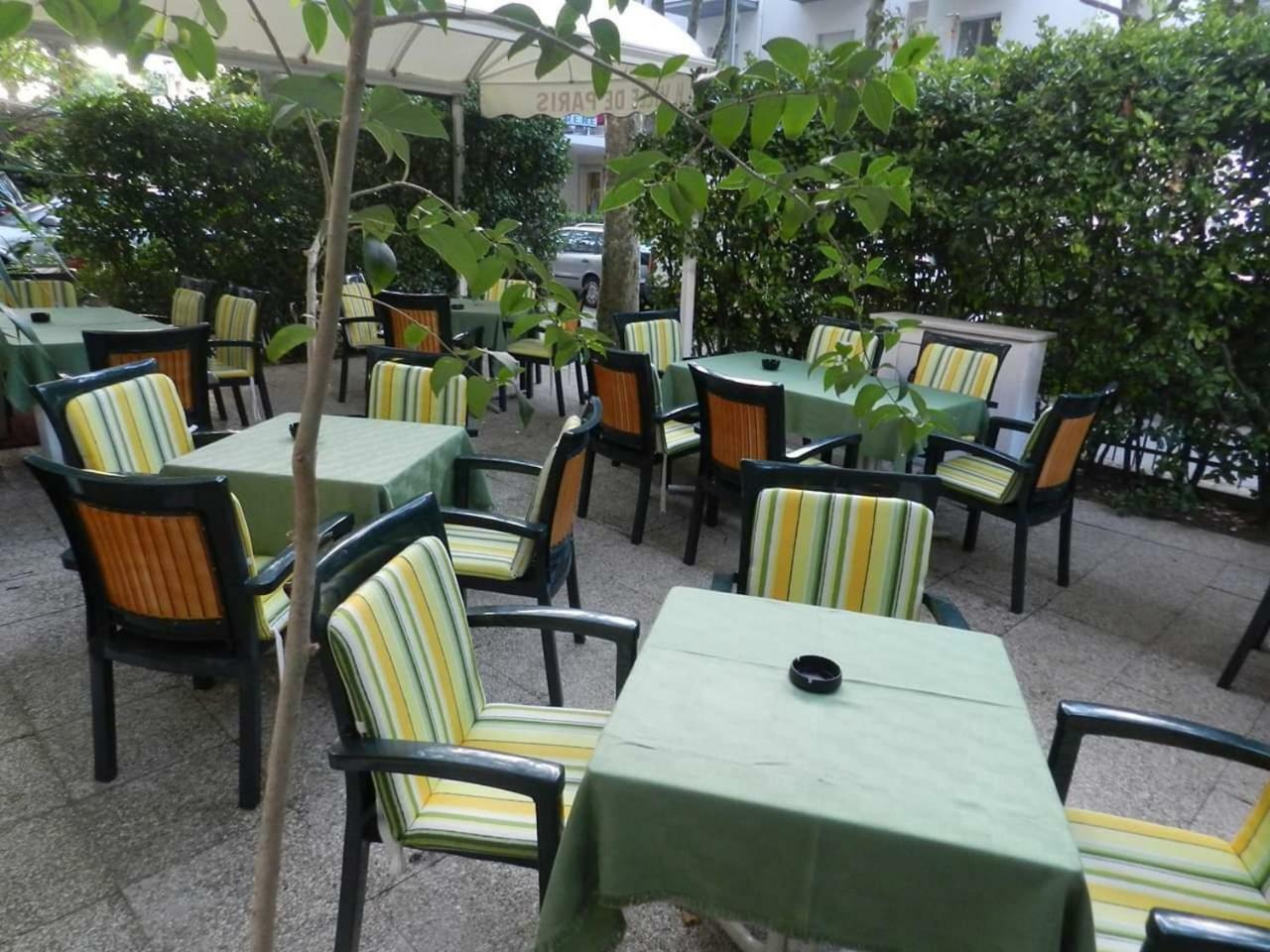 Hotel Ville De Paris Riccione Bagian luar foto