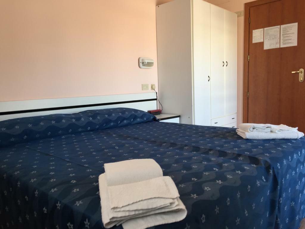 Hotel Ville De Paris Riccione Bagian luar foto