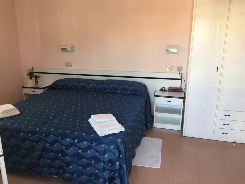 Hotel Ville De Paris Riccione Bagian luar foto