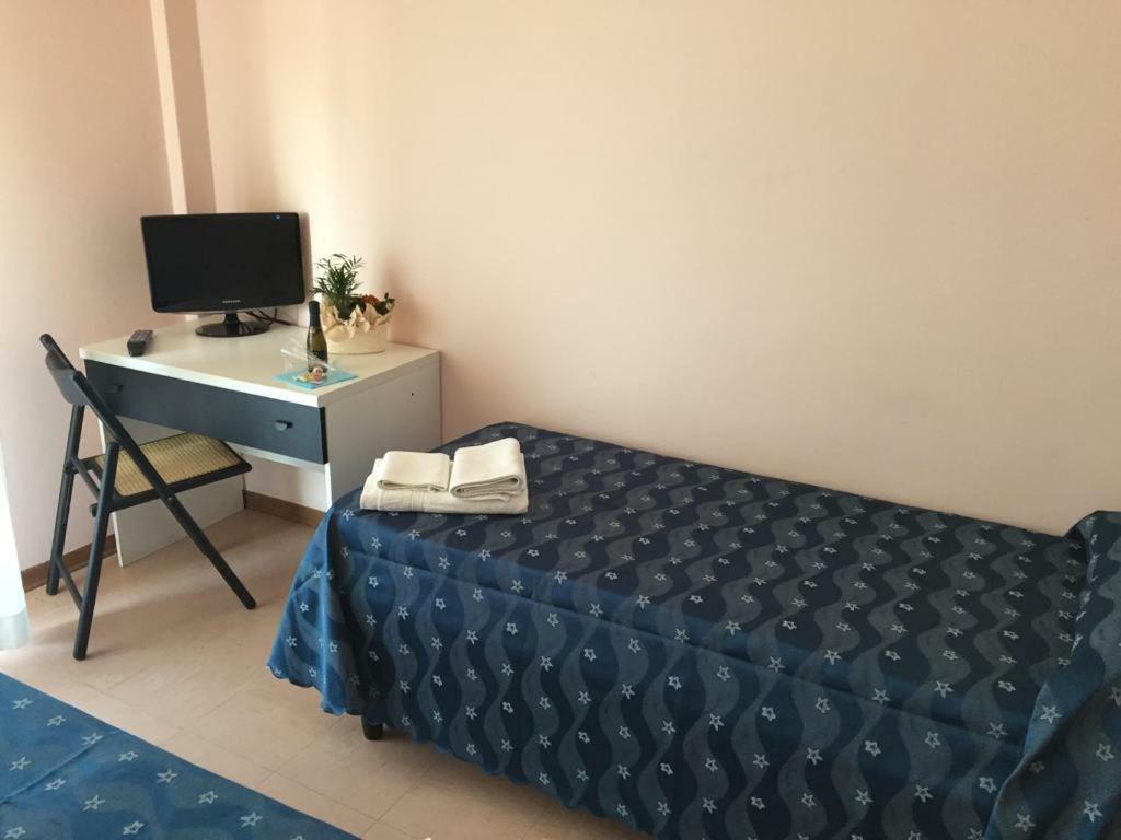 Hotel Ville De Paris Riccione Bagian luar foto