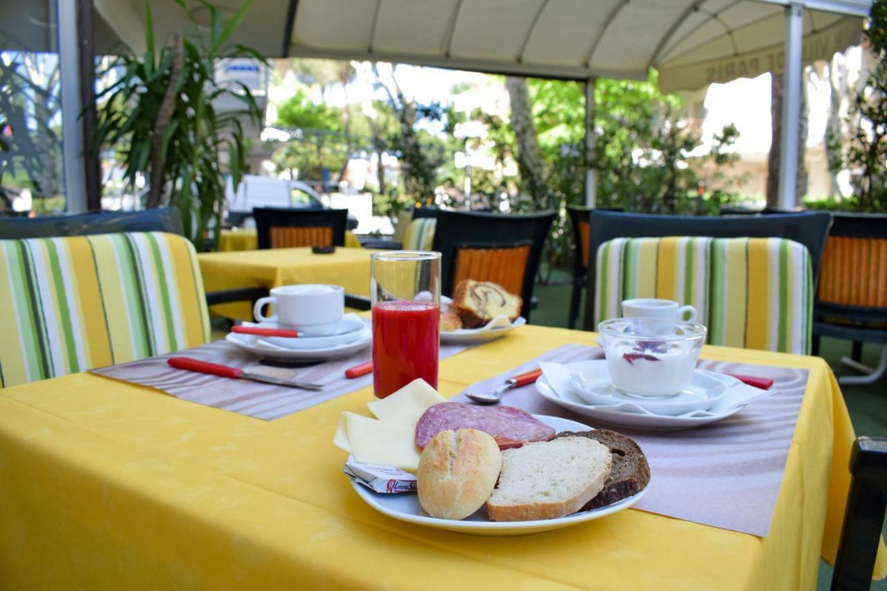 Hotel Ville De Paris Riccione Bagian luar foto
