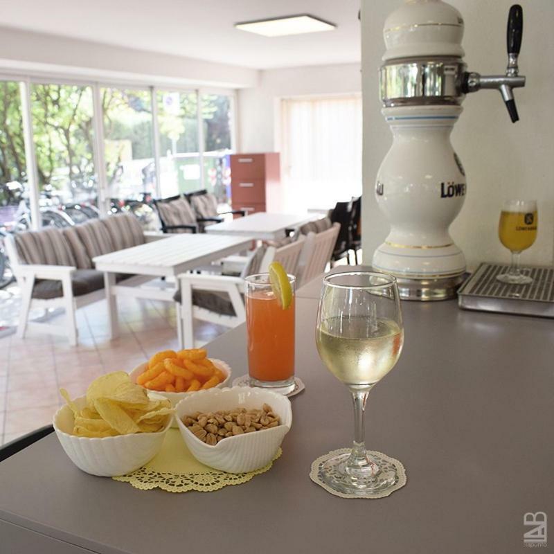 Hotel Ville De Paris Riccione Bagian luar foto