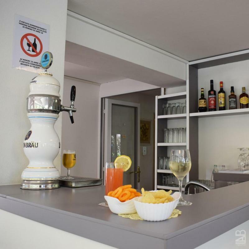 Hotel Ville De Paris Riccione Bagian luar foto
